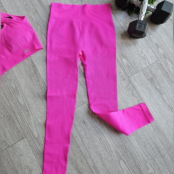 ALO Yoga Fuchsia Ribbed Leggings and Top Set - Picture 5 of 8